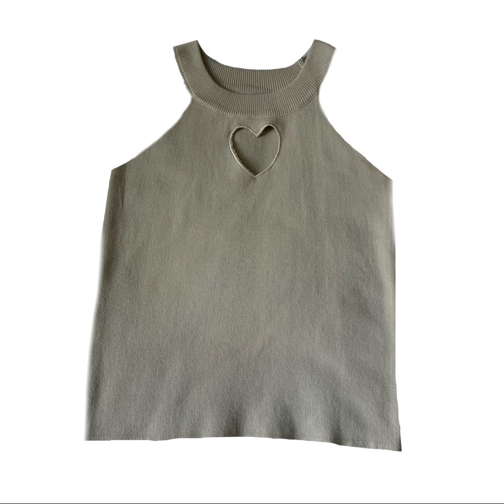 Cute cutout heart sleeve less top!